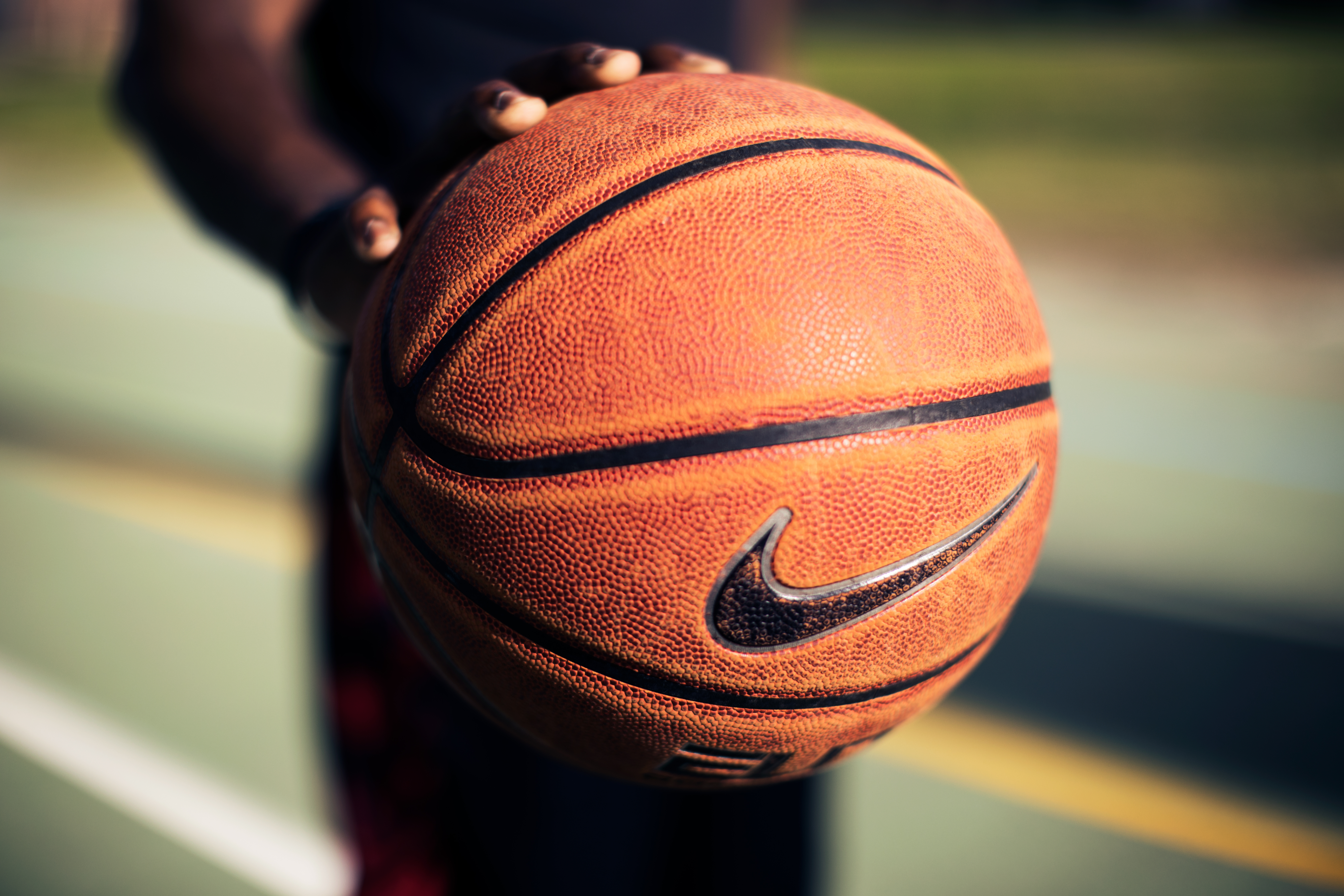 Basketball. Баскетбольный мяч Nike NBA. Мяч баскетбольный баскетболистка. Мяч найк НБА. Баскетбольный мяч в руках.